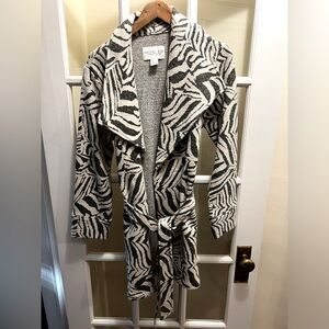 Beautiful mid length Rachel Zoe coat size small